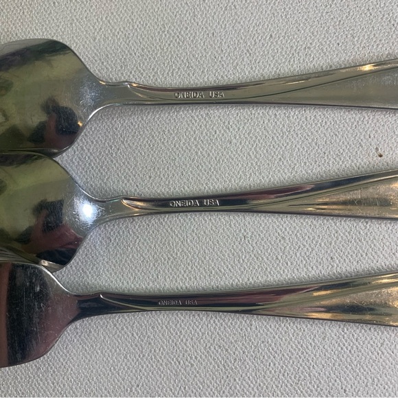 Oneida USA Flight Reliance Stainless Steel 4 Piece 1 Knife 1 Forks 2 Spoons Set - Picture 8 of 11